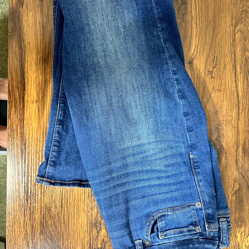 Hollister Curvy Mid-Rise Medium Wash Boot Jeans - Picture 2 of 4